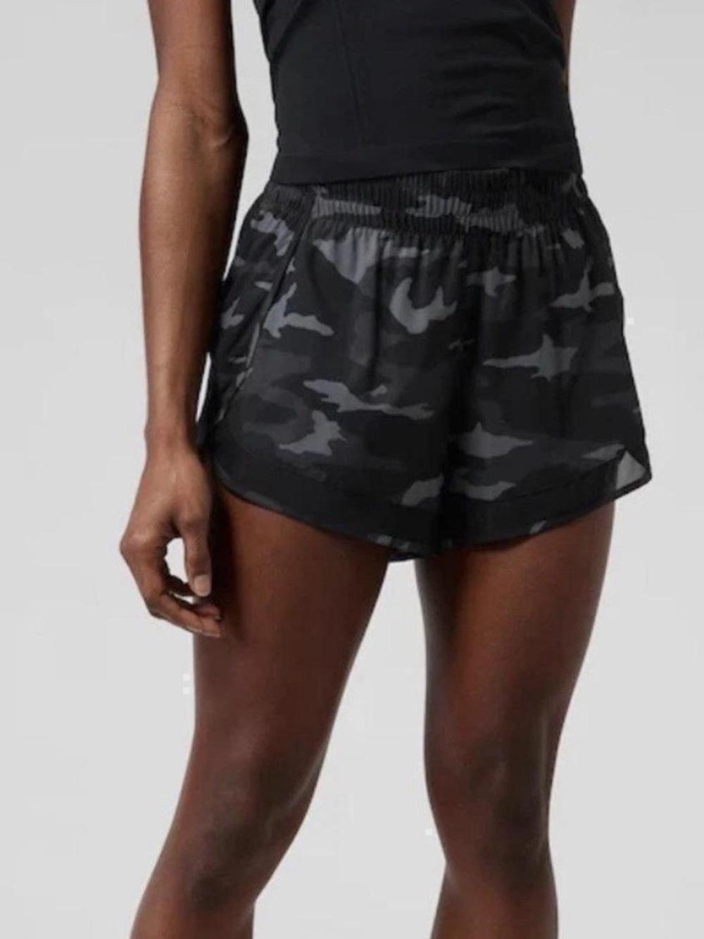 Athleta Printed Mesh Racer Run Mid Rise Short 4" in Black Camo Print size Medium